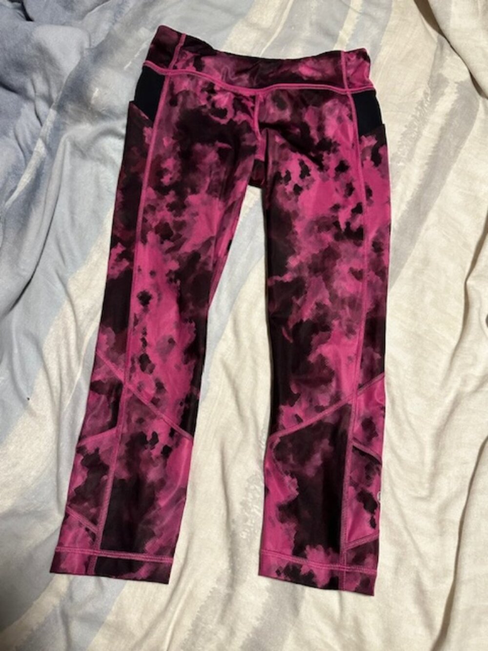 Lululemon size 6 cropped leggings